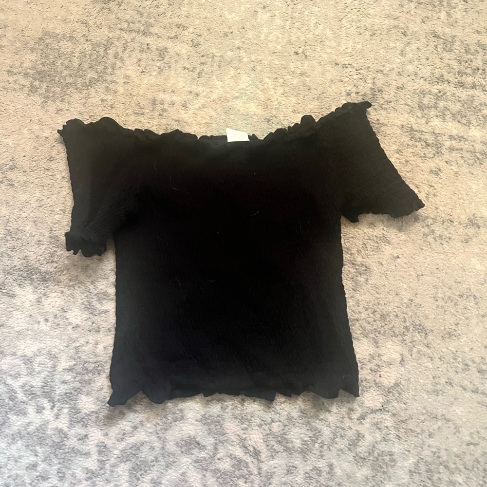 BLACK STRAPLESS TOP